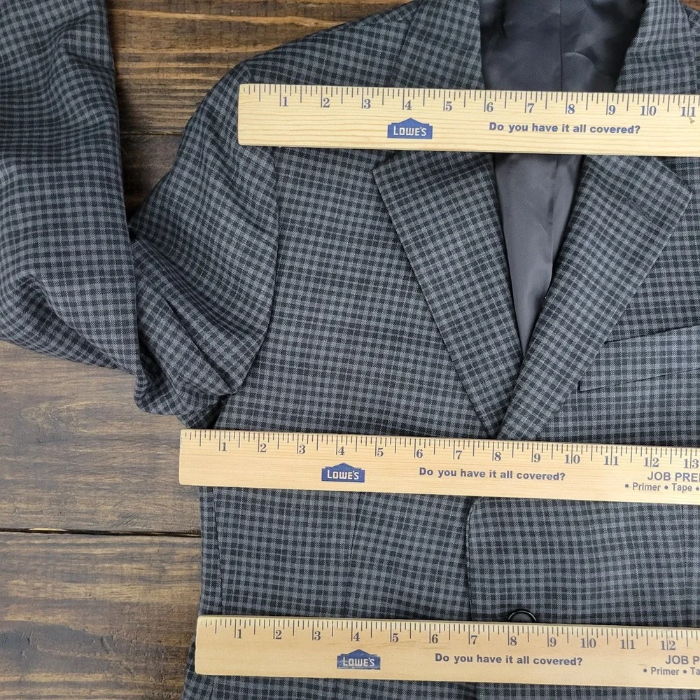 Stafford Men's‎ Sport Coat Blazer Two Button Gray Checked Plaid Poly Blend 36S